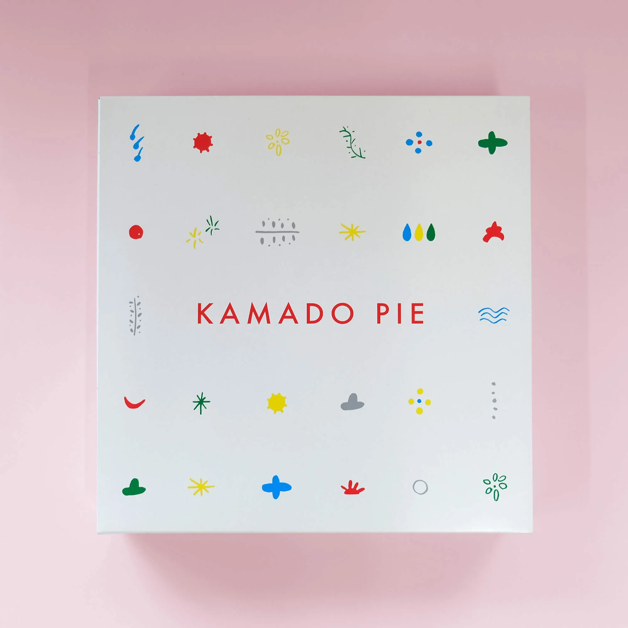 香川県に複数の店舗を展開されている和洋菓子を製造販売している「かまど」のかまどパイパッケージデザイン天面