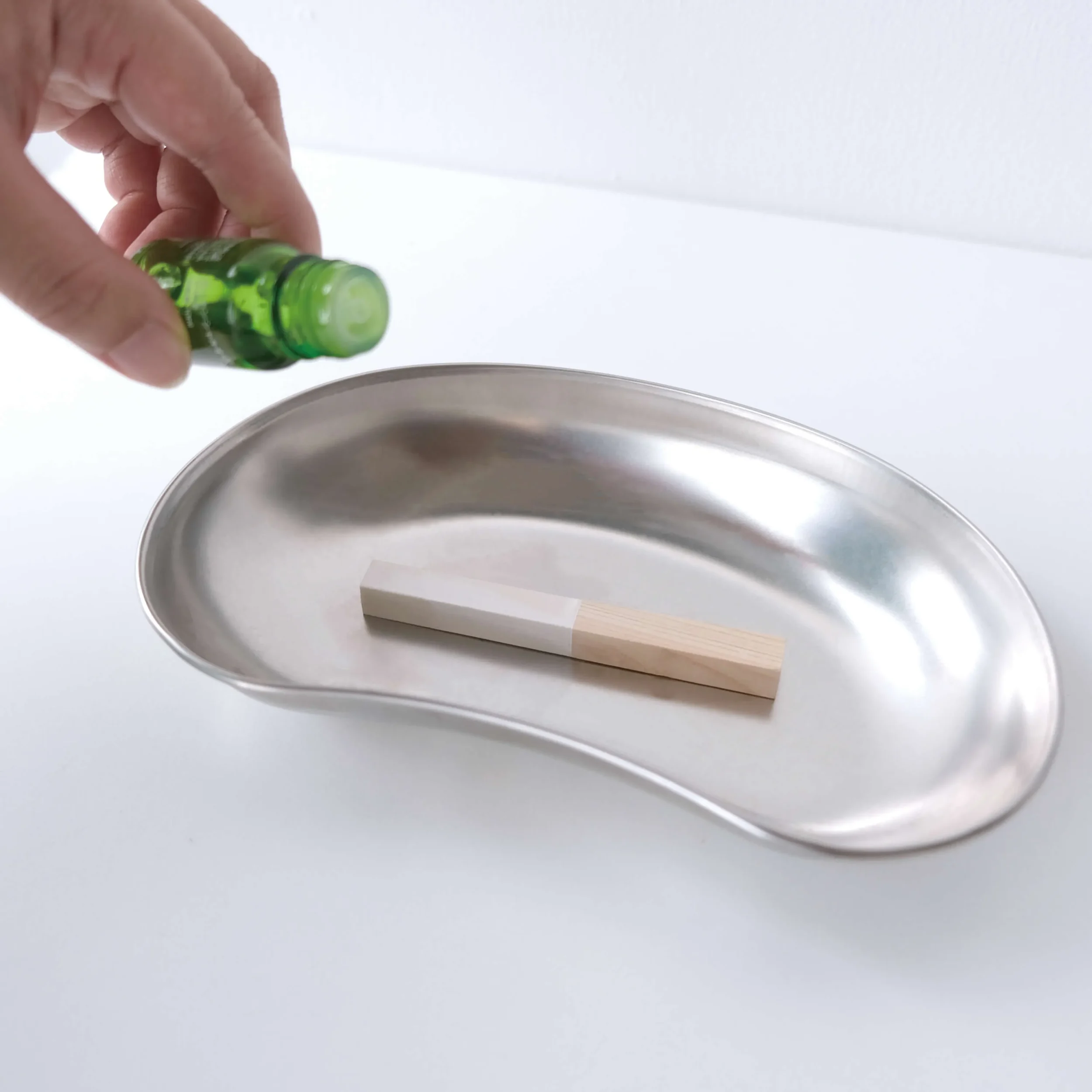 香川県高松市にある太洋木材市場の香川県産ヒノキと環境に優しい樹脂を使用した消臭ブロックの商品使用イメージ