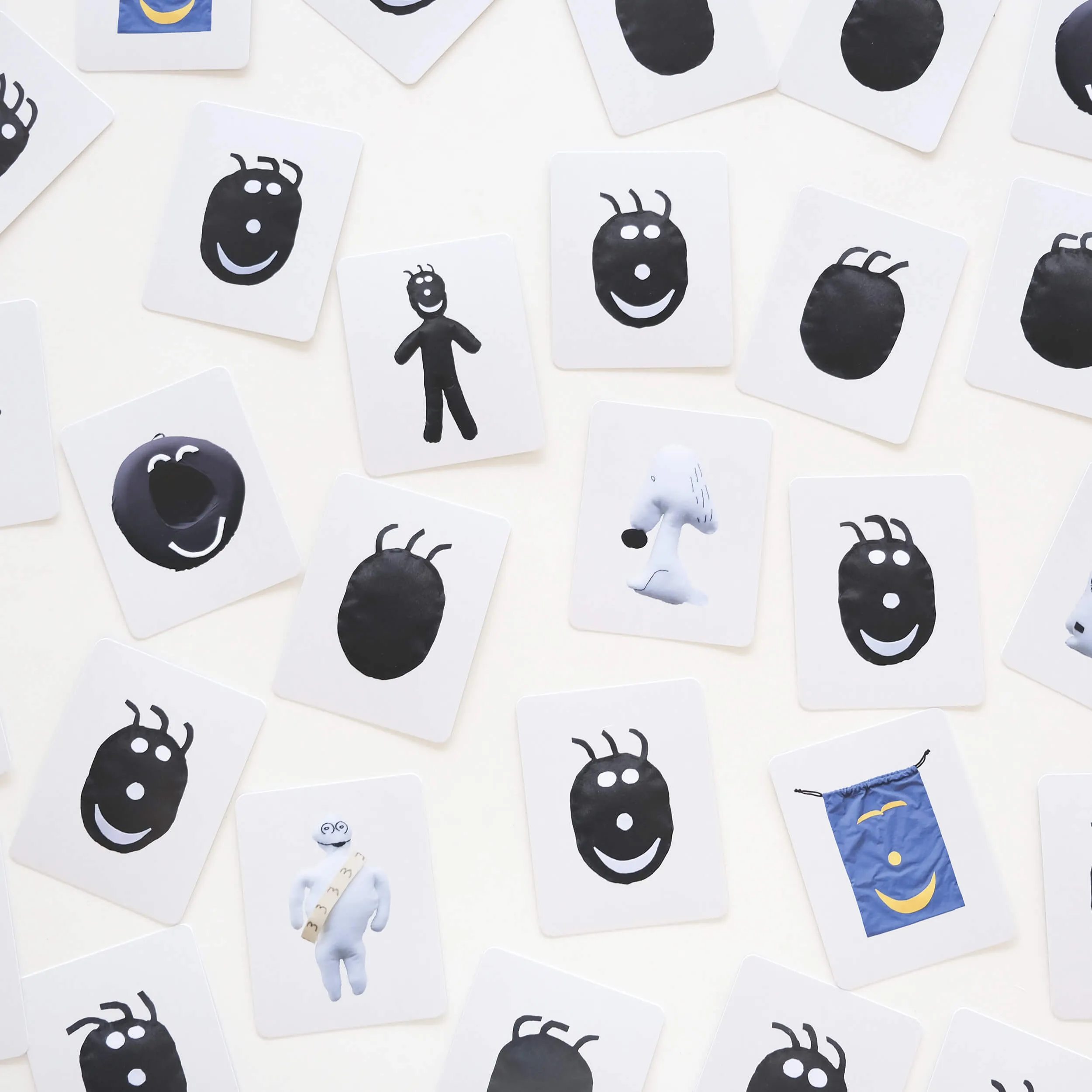 香川県で開催された平山昌尚さんと長谷川有里さんの展示「お互いの作品展2」のグッズとして販売された神経衰弱カード